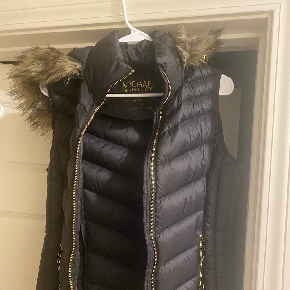 Fair condition slight discoloration on collar not noticeable when worn